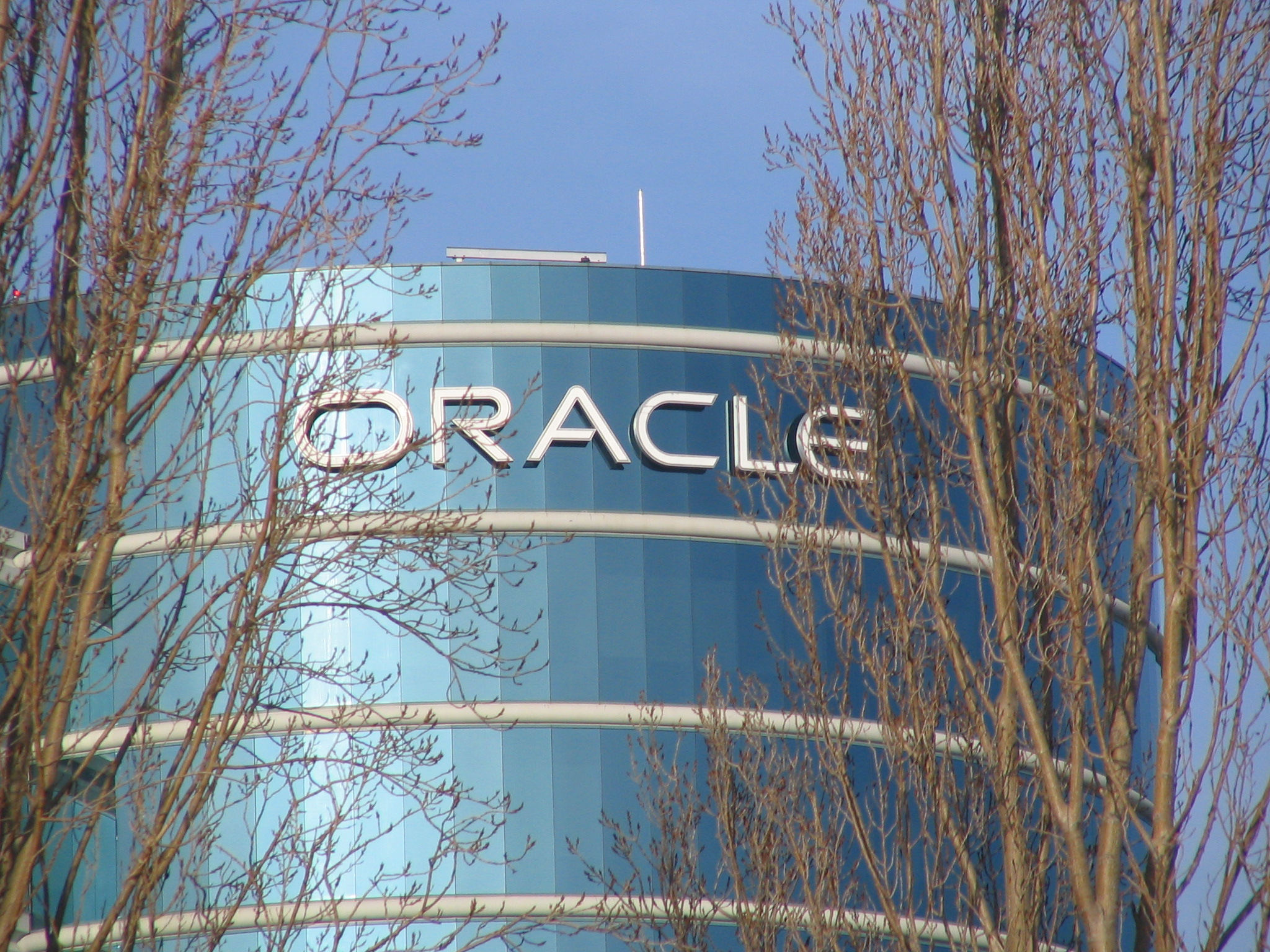 Централата на Oracle и инфраструктурни инвестиции в центрове за данни за изкуствен интелект