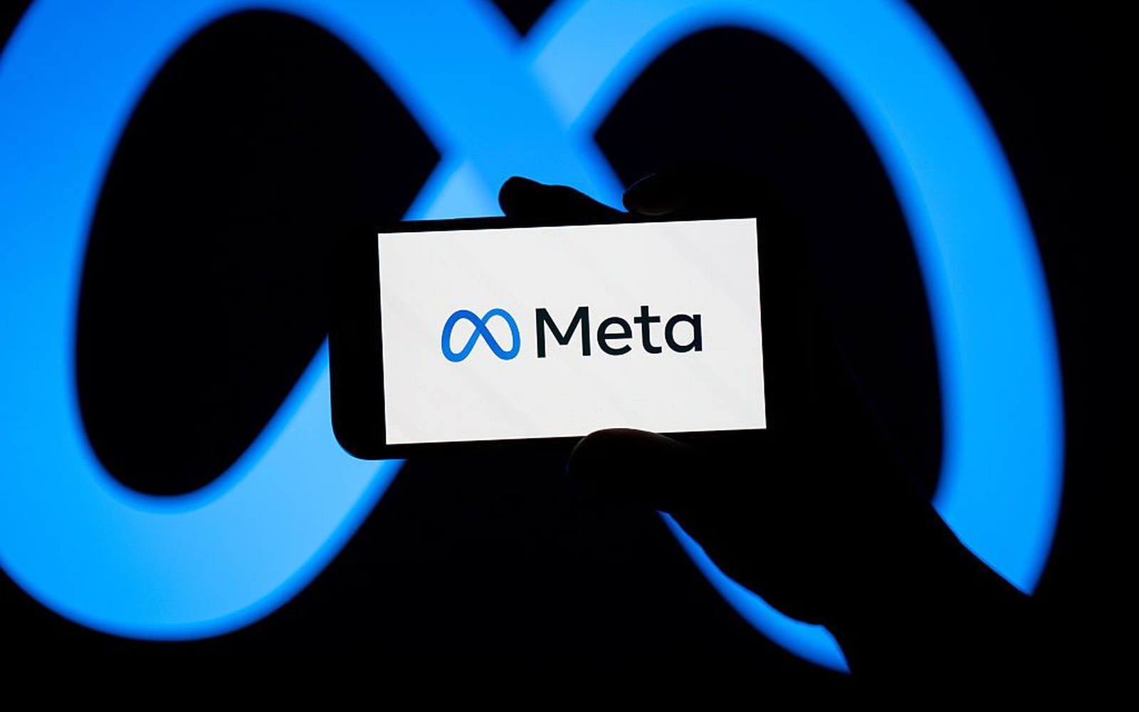 Илюстрация към meta-launches-enterprise-ai-platform-hires-mongodb-ceo