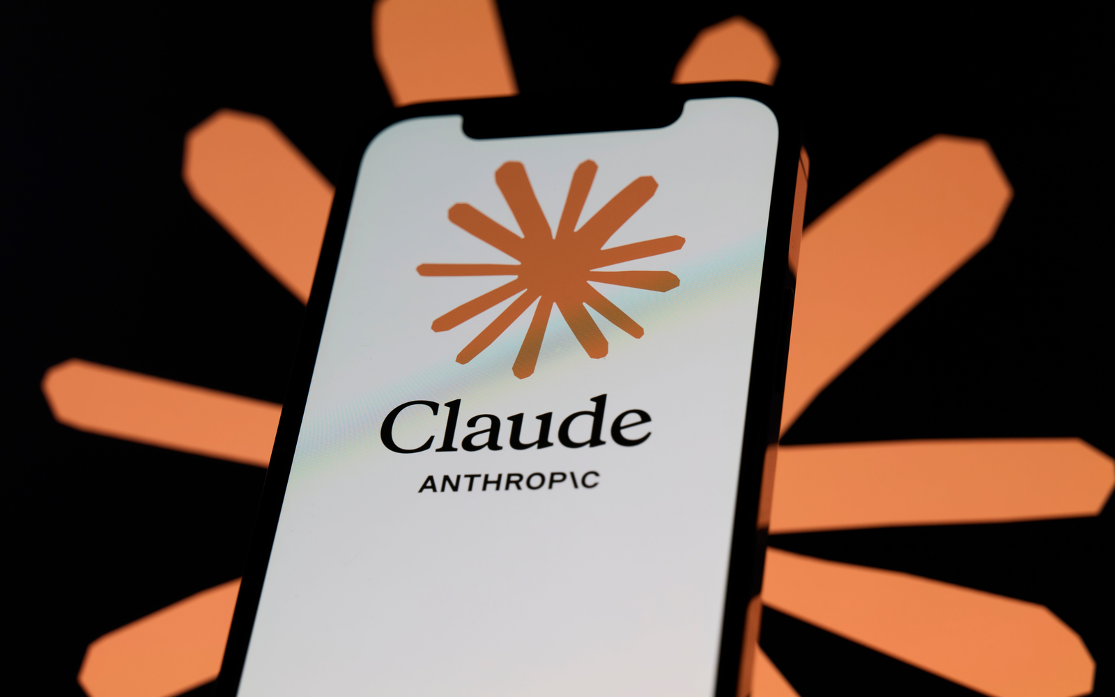 Anthropic забрани вербалния тормоз срещу Claude в обновените условия за ползване