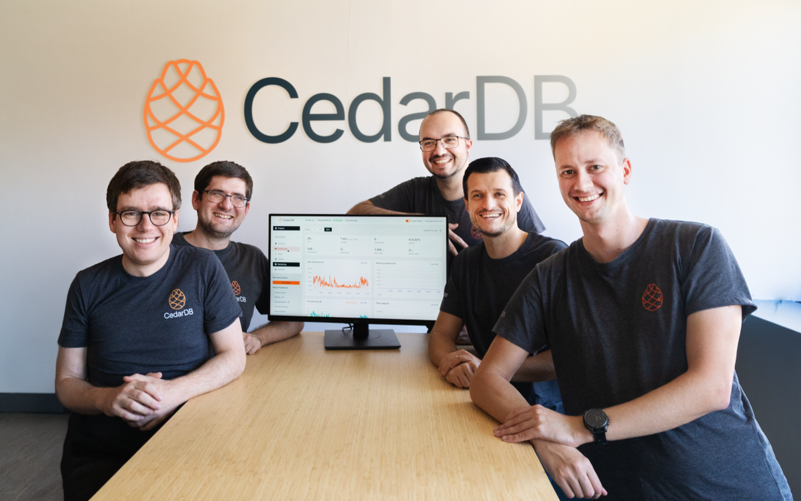 Основателите на CedarDB Мориц Сихерт, Лукас Фогел, Филип Фент, Доминик Дюрнер и Кристиан Винтер
